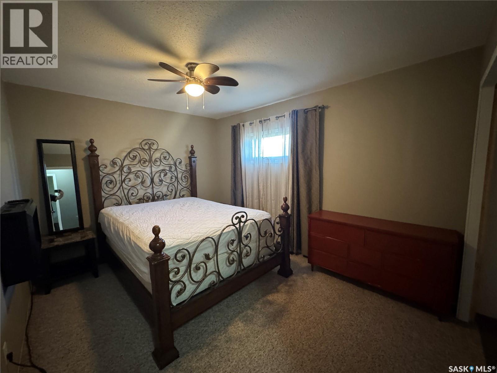 307 6Th Avenue E, Biggar, SK - Indoor Photo Showing Bedroom