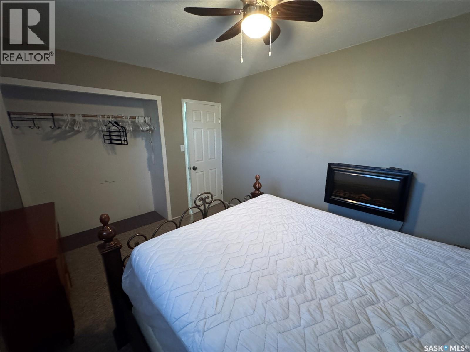 307 6Th Avenue E, Biggar, SK - Indoor Photo Showing Bedroom
