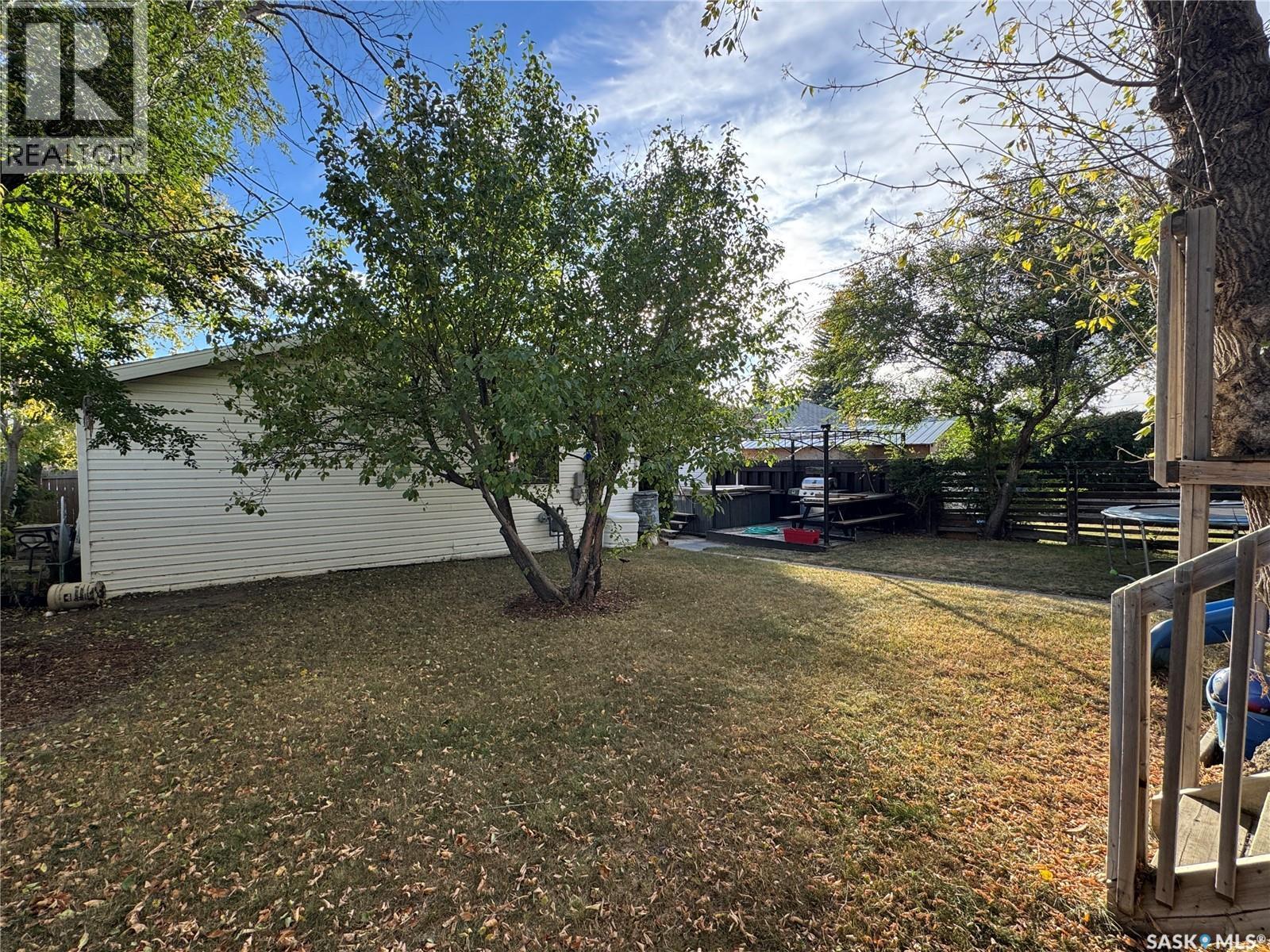 307 6Th Avenue E, Biggar, SK - Outdoor