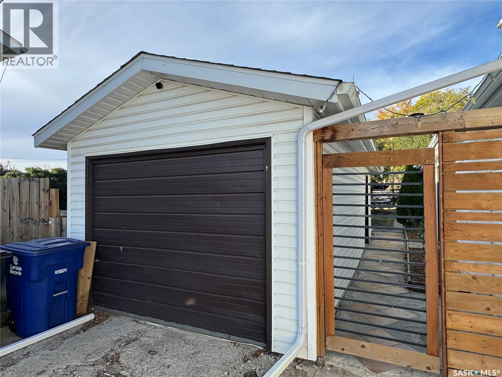 307 6Th Avenue E, Biggar, SK - Outdoor With Exterior