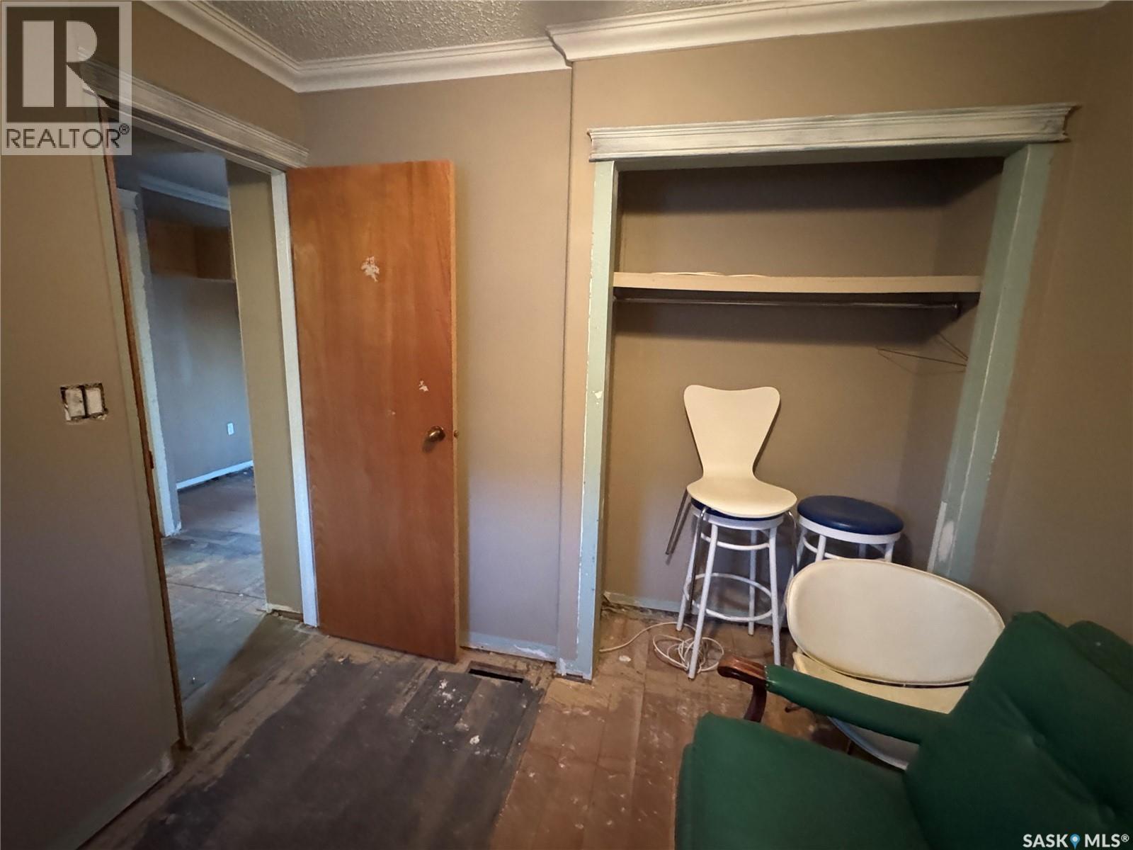 319 3Rd Avenue W, Biggar, SK - Indoor