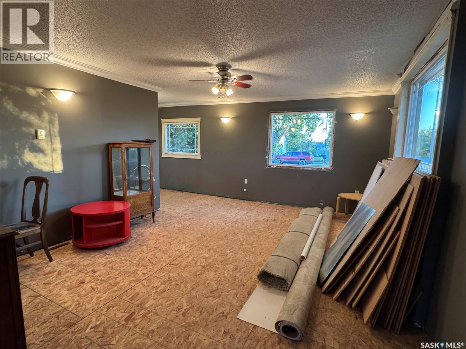 319 3Rd Avenue W, Biggar, SK - Indoor Photo Showing Other Room