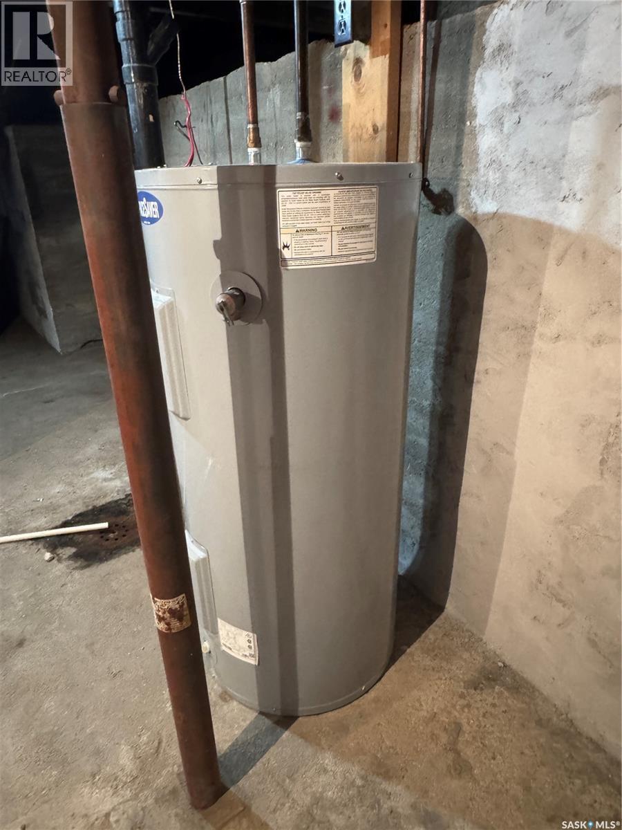 319 3Rd Avenue W, Biggar, SK - Indoor Photo Showing Basement