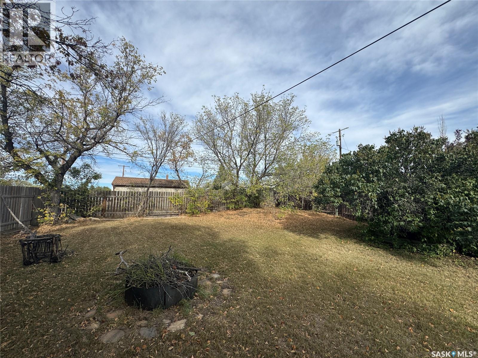 319 3Rd Avenue W, Biggar, SK - Outdoor