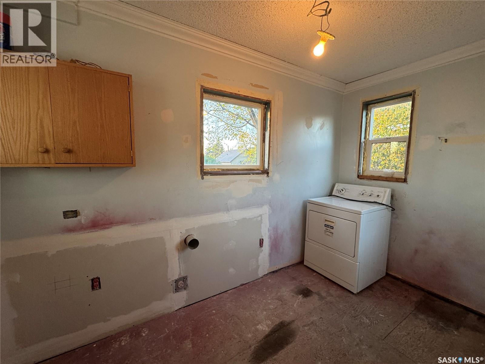 319 3Rd Avenue W, Biggar, SK - Indoor Photo Showing Laundry Room