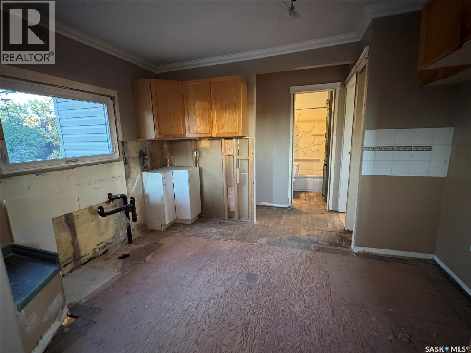 319 3Rd Avenue W, Biggar, SK - Indoor