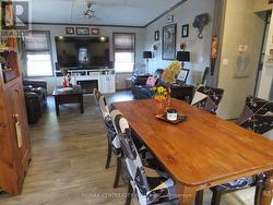 kitchen/living room -