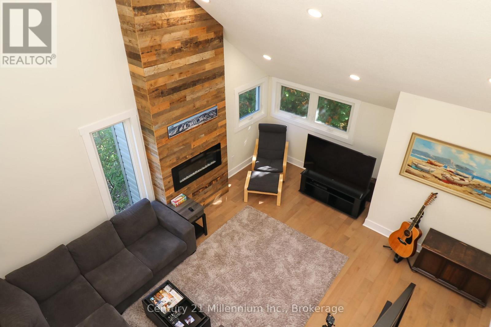 194 Escarpment Crescent, Collingwood, ON - Indoor Photo Showing Living Room With Fireplace