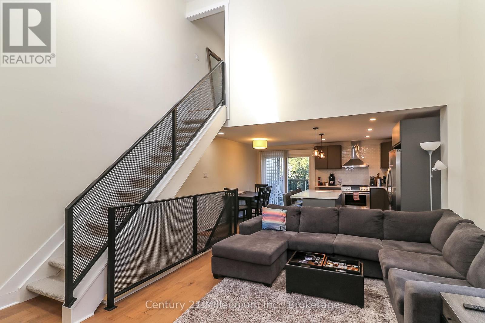 194 Escarpment Crescent, Collingwood, ON - Indoor Photo Showing Living Room