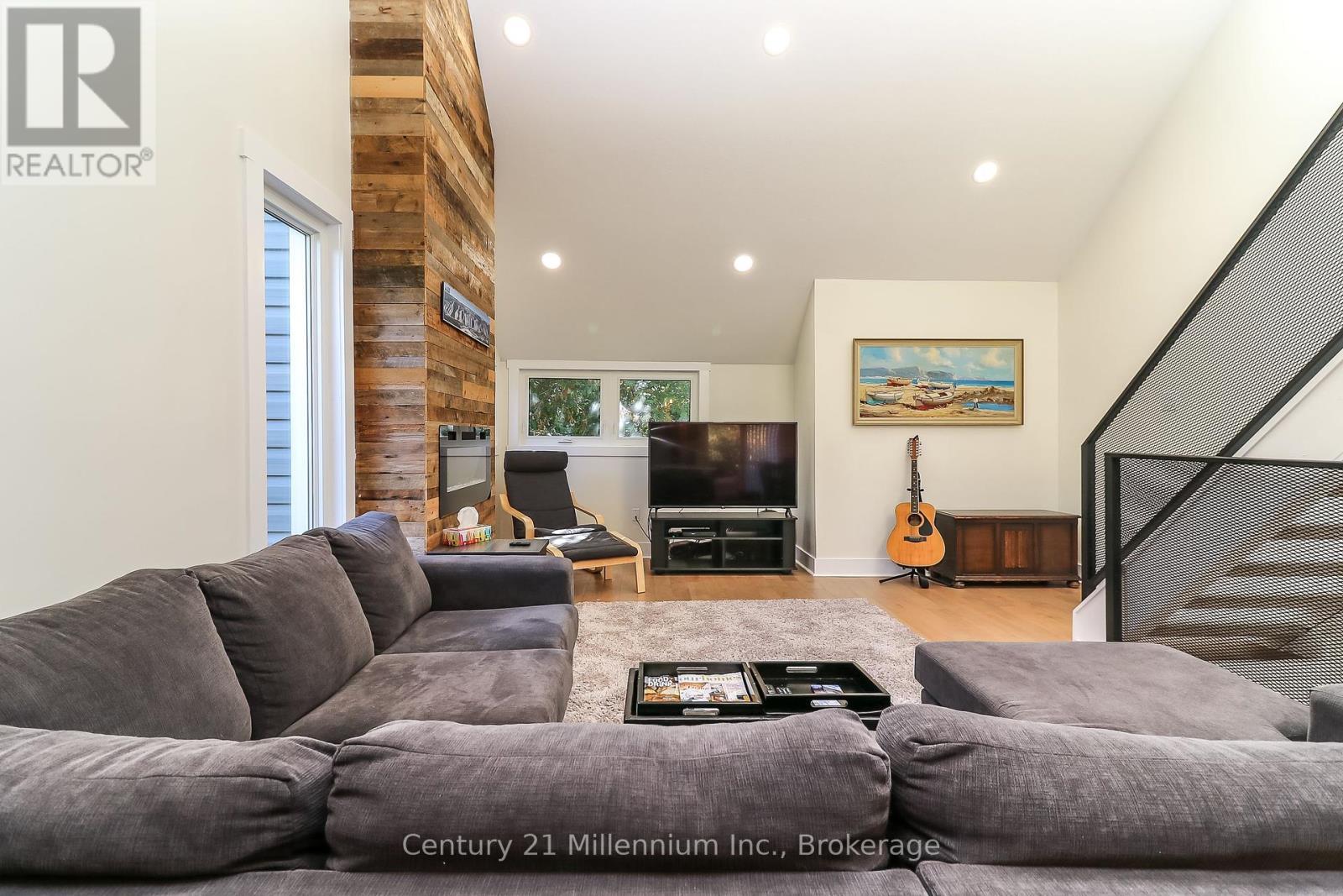 194 Escarpment Crescent, Collingwood, ON - Indoor Photo Showing Living Room