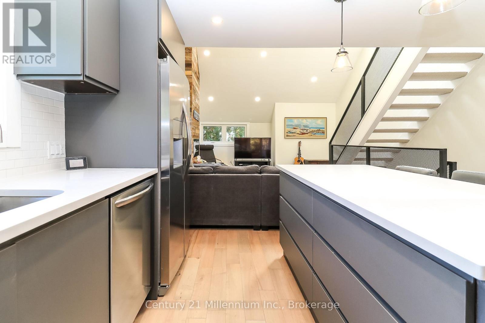 194 Escarpment Crescent, Collingwood, ON - Indoor Photo Showing Kitchen