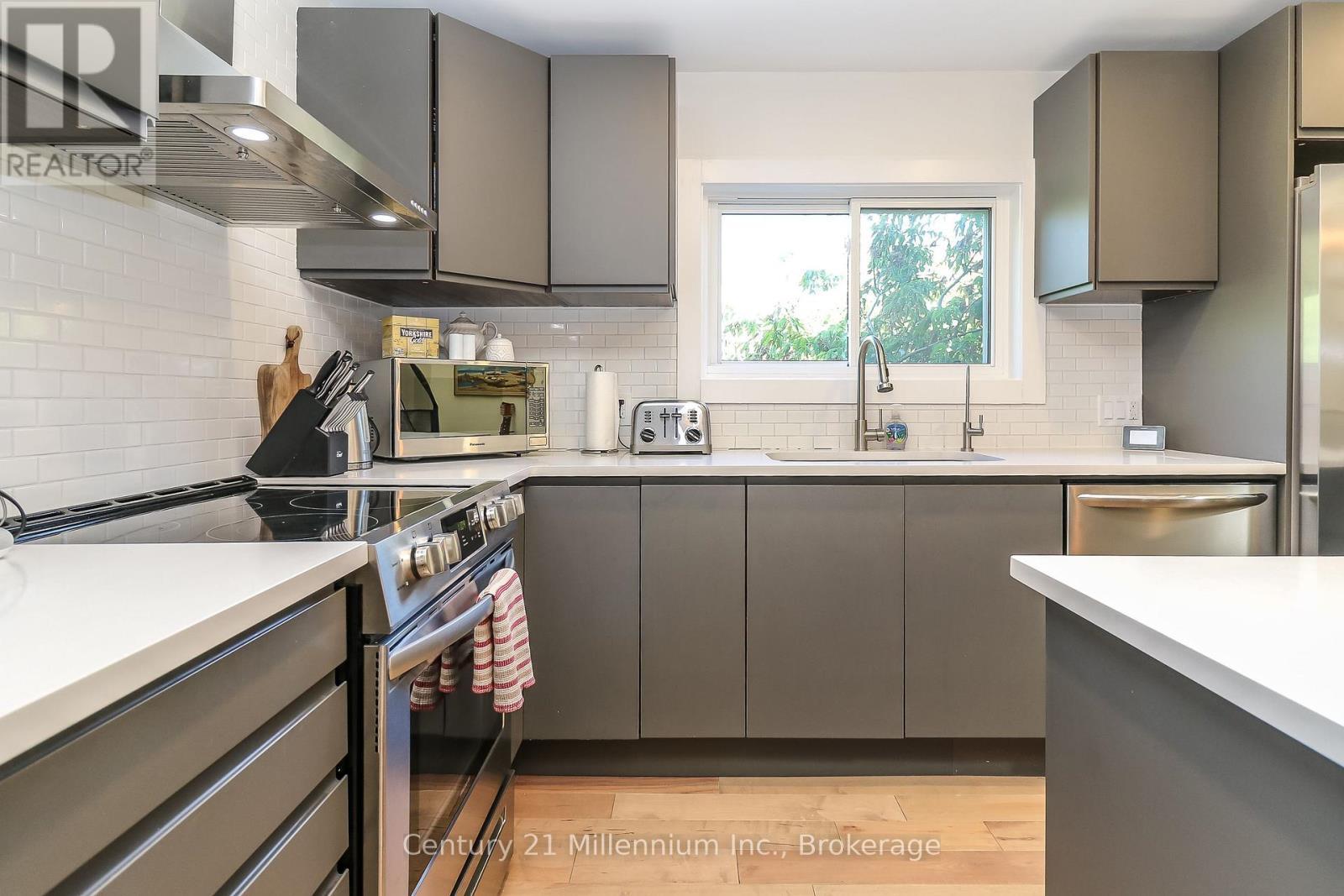 194 Escarpment Crescent, Collingwood, ON - Indoor Photo Showing Kitchen