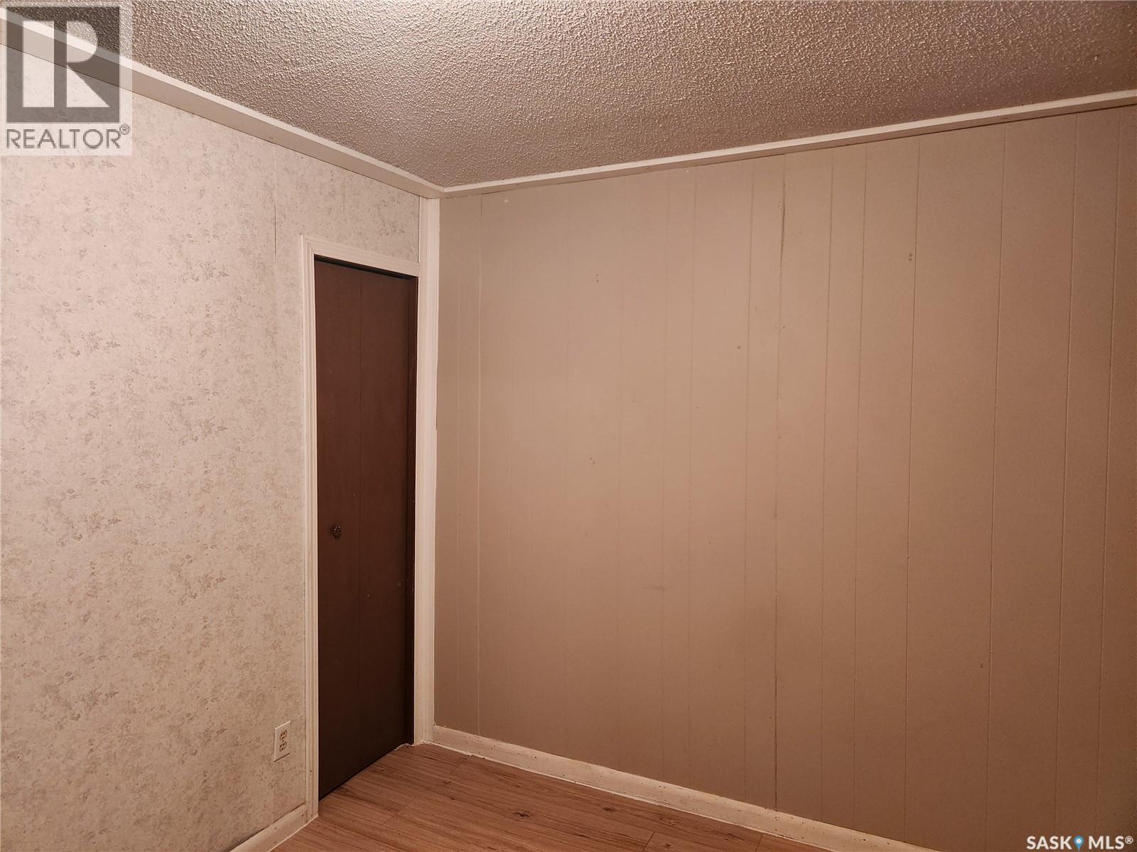 19 10Th Avenue Ne, Swift Current, SK - Indoor Photo Showing Other Room