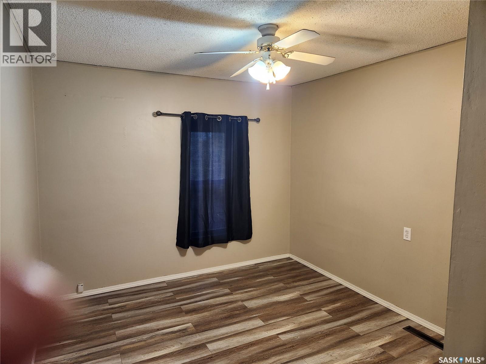 19 10Th Avenue Ne, Swift Current, SK - Indoor Photo Showing Other Room