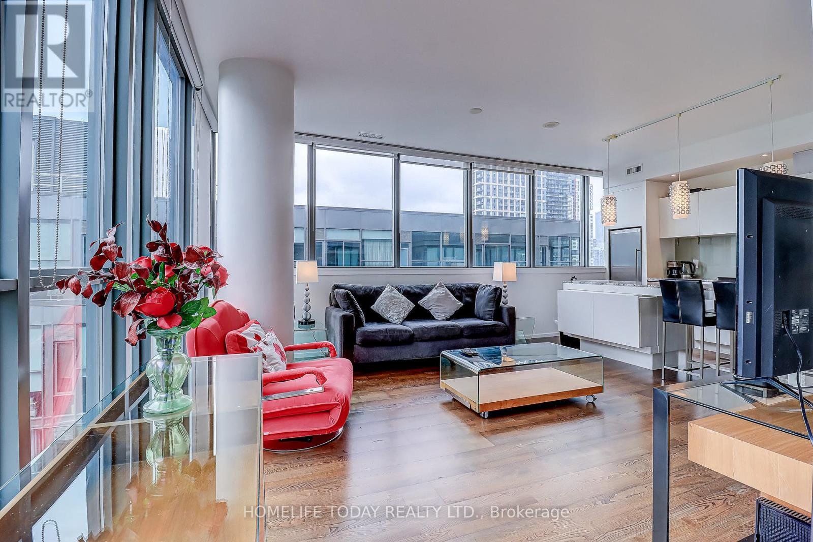 1502 - 8 Charlotte Street, Toronto, ON - Indoor Photo Showing Living Room