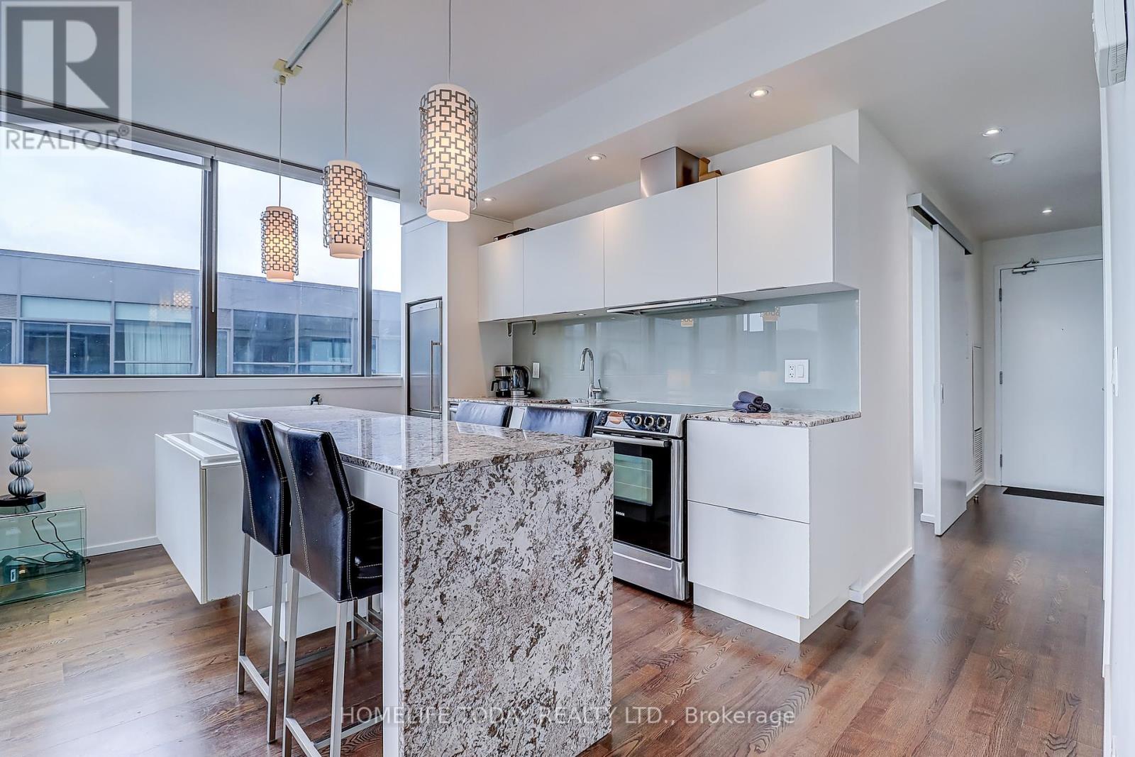 1502 - 8 Charlotte Street, Toronto, ON - Indoor Photo Showing Kitchen With Upgraded Kitchen