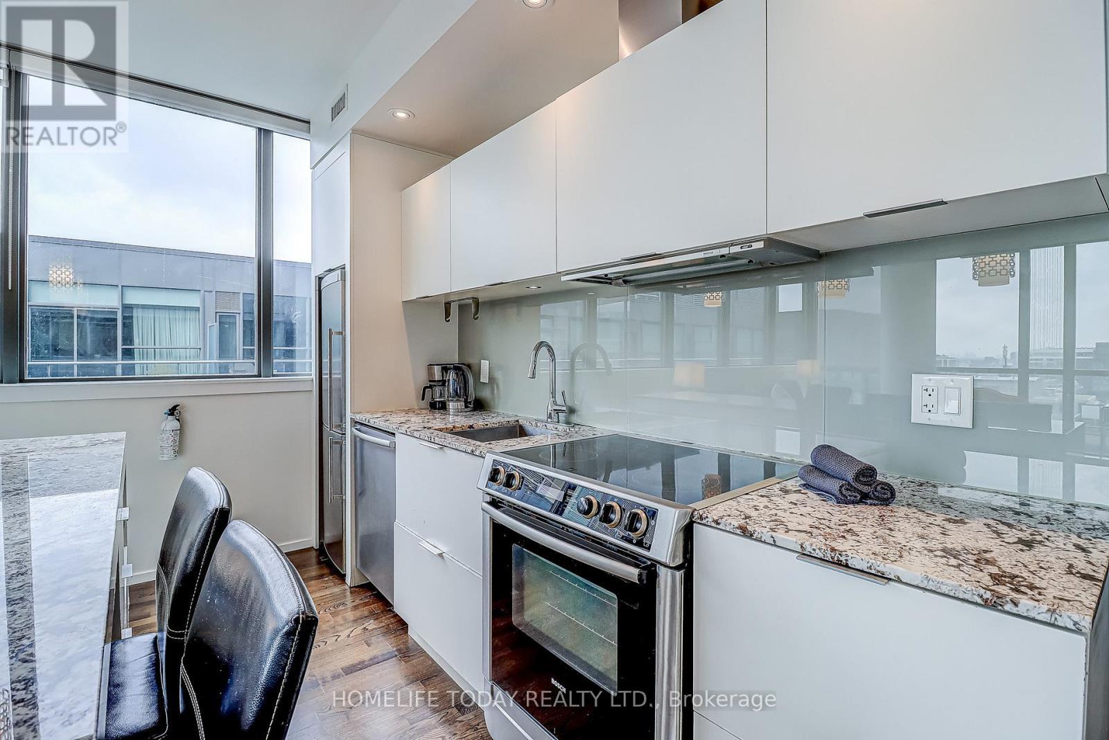 1502 - 8 Charlotte Street, Toronto, ON - Indoor Photo Showing Kitchen With Upgraded Kitchen