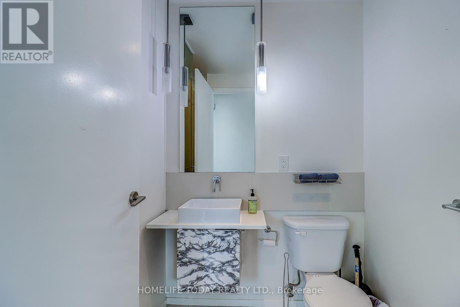 1502 - 8 Charlotte Street, Toronto, ON - Indoor Photo Showing Bathroom