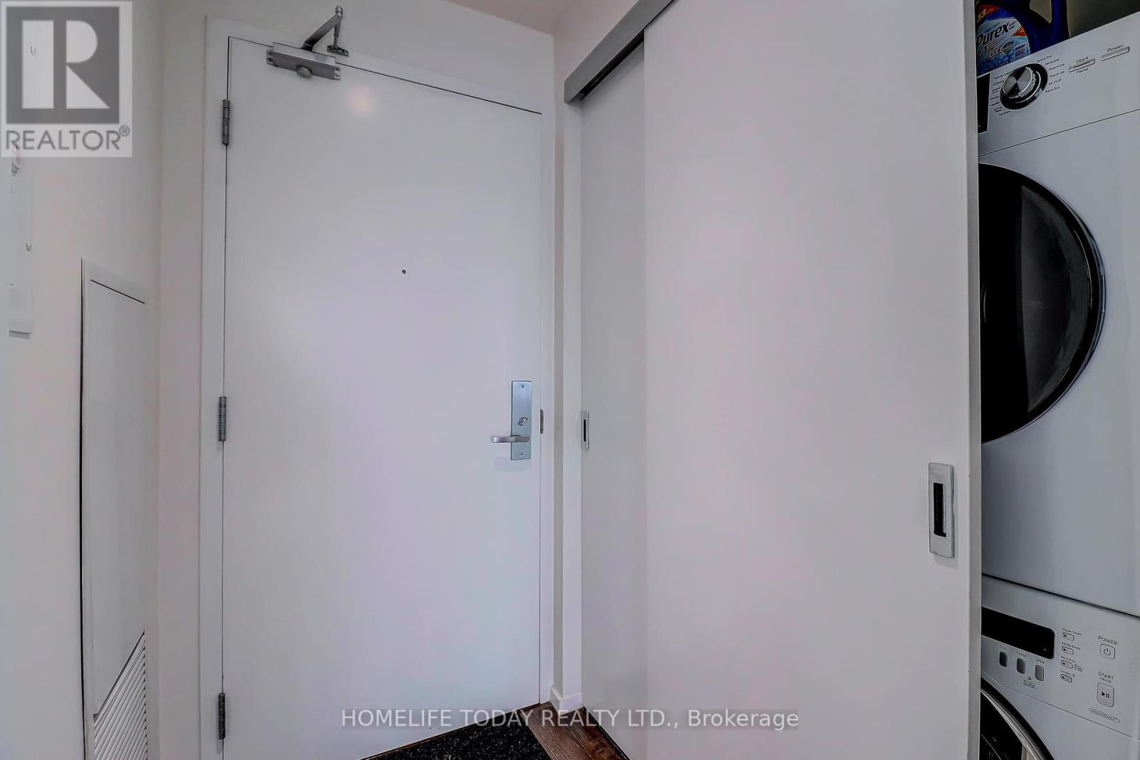 1502 - 8 Charlotte Street, Toronto, ON - Indoor Photo Showing Laundry Room