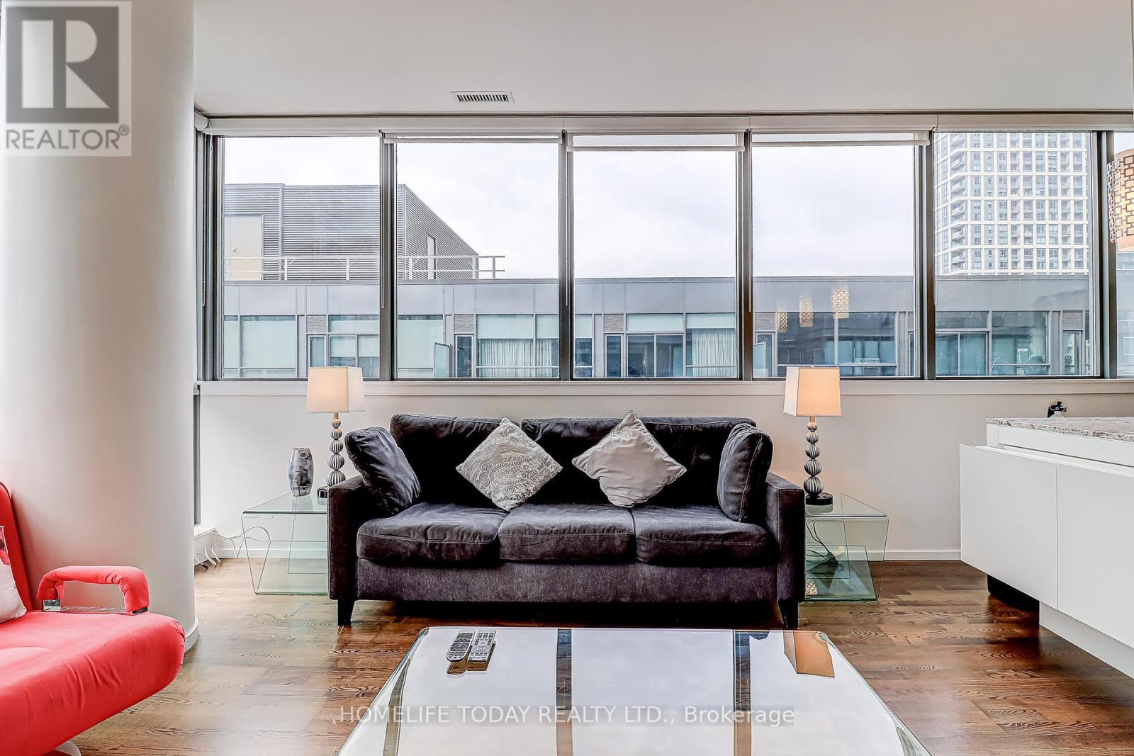 1502 - 8 Charlotte Street, Toronto, ON - Indoor Photo Showing Living Room