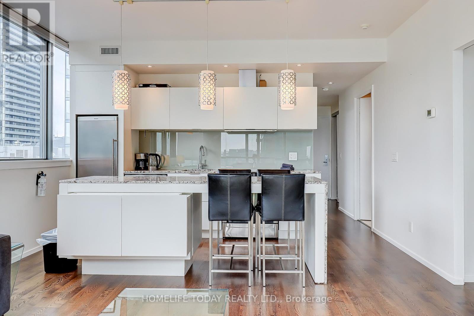 1502 - 8 Charlotte Street, Toronto, ON - Indoor Photo Showing Kitchen