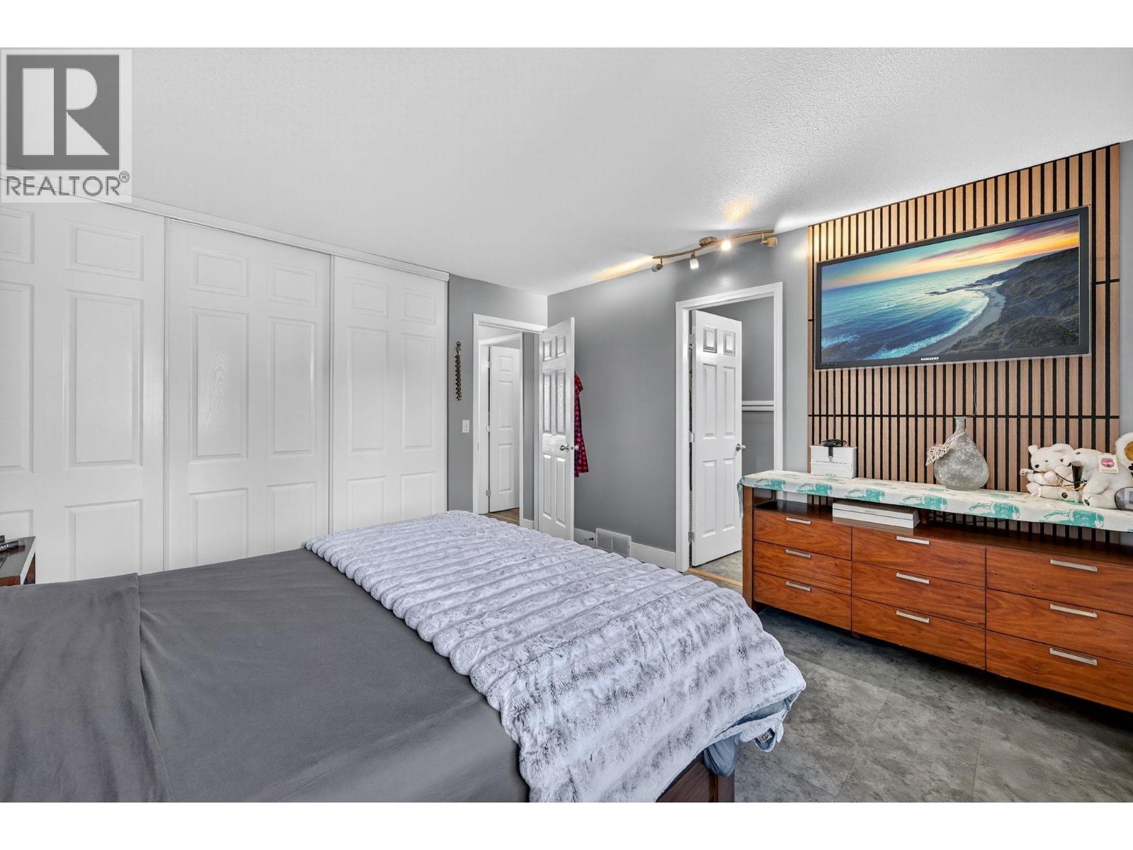 6400 Spencer Road Unit# 41, Kelowna, BC - Indoor Photo Showing Bedroom