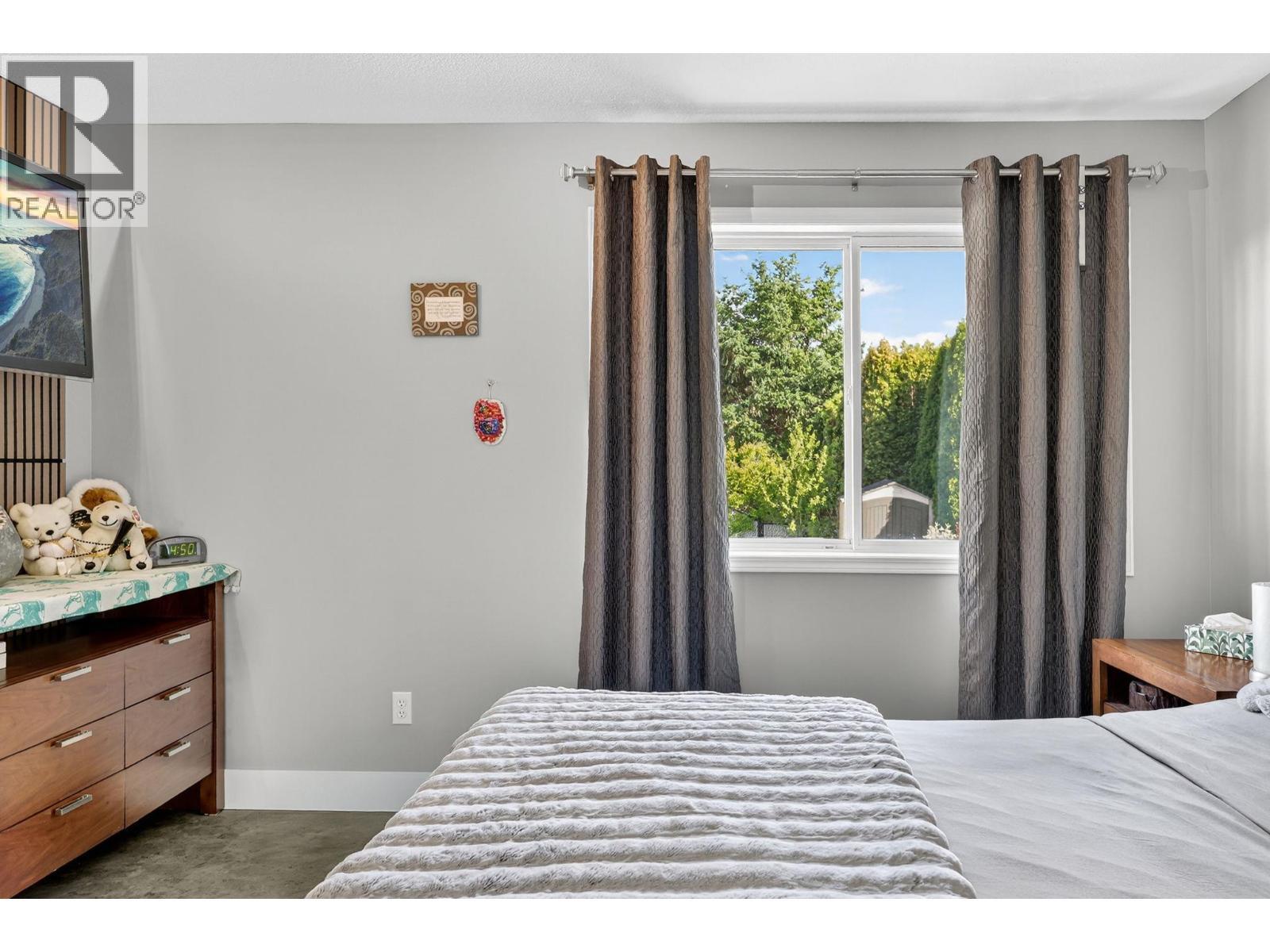 6400 Spencer Road Unit# 41, Kelowna, BC - Indoor Photo Showing Bedroom