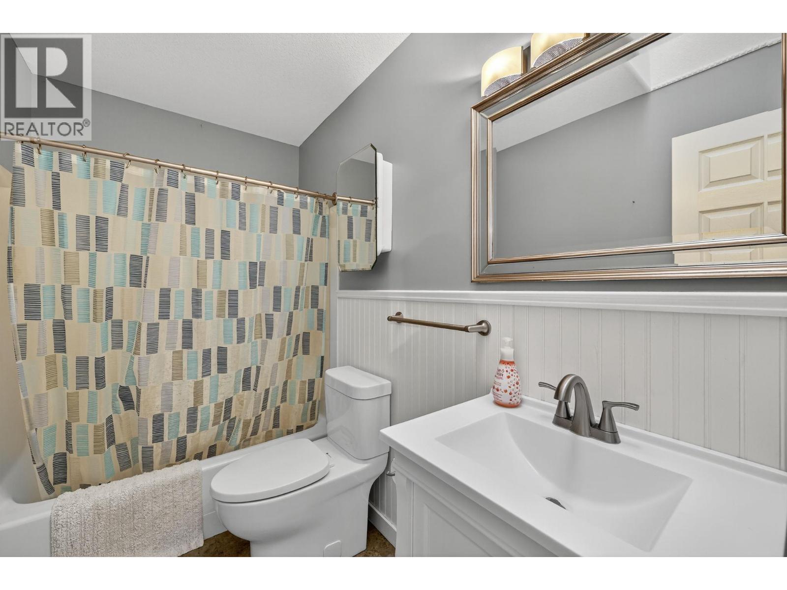 6400 Spencer Road Unit# 41, Kelowna, BC - Indoor Photo Showing Bathroom