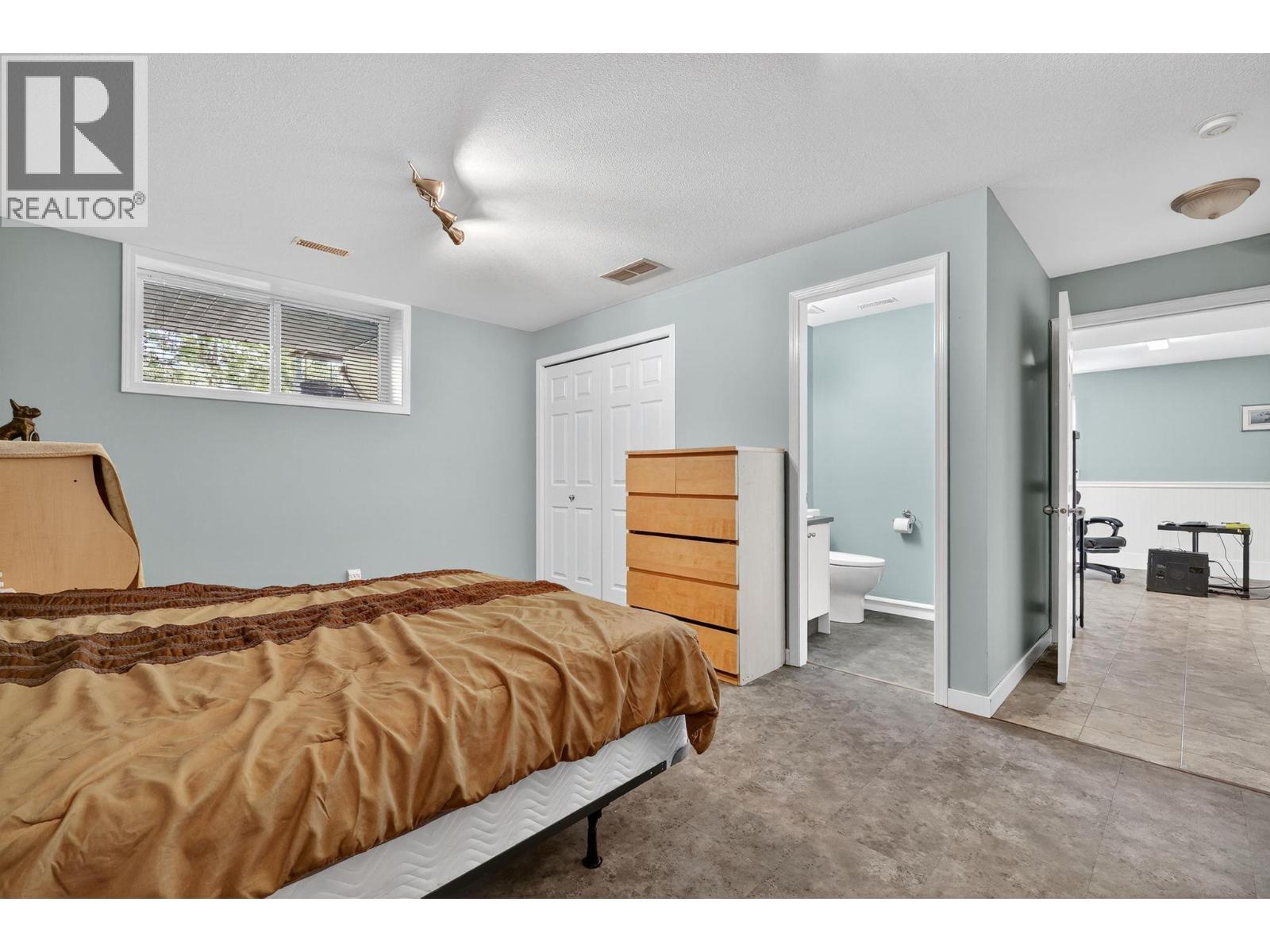 6400 Spencer Road Unit# 41, Kelowna, BC - Indoor Photo Showing Bedroom