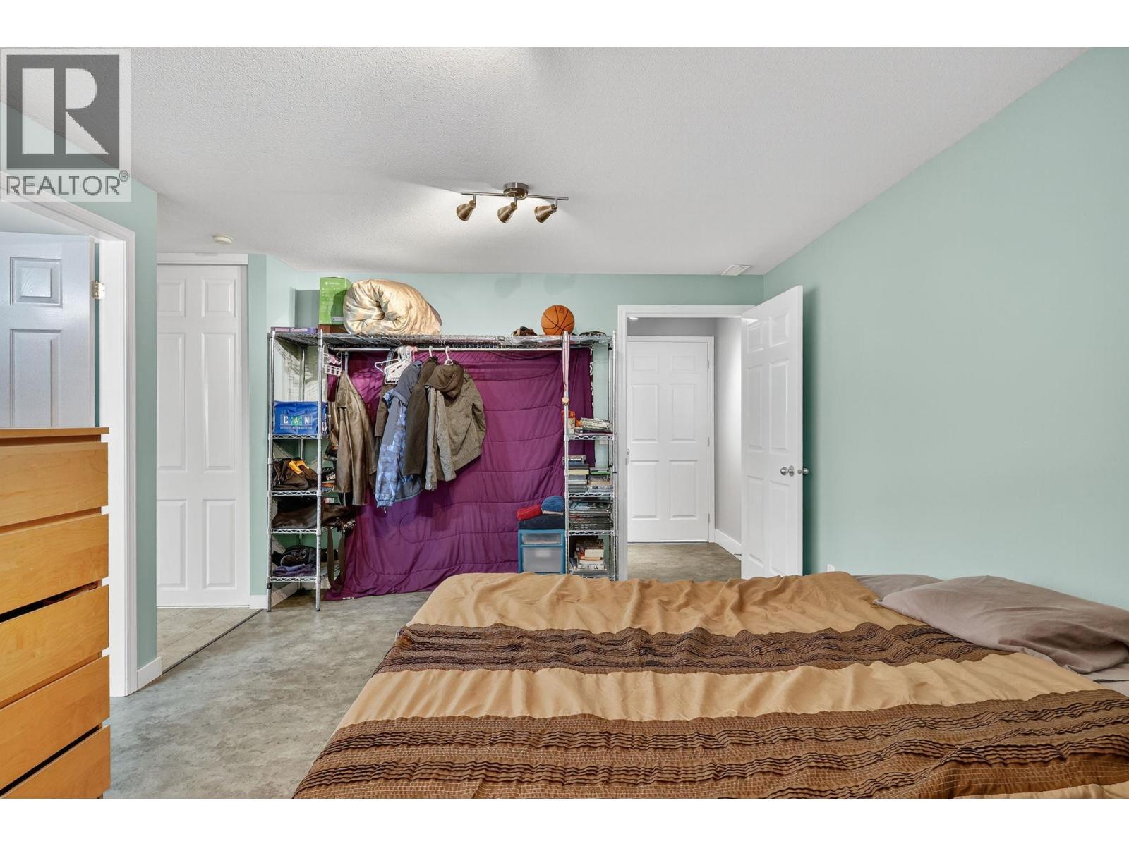 6400 Spencer Road Unit# 41, Kelowna, BC - Indoor Photo Showing Bedroom
