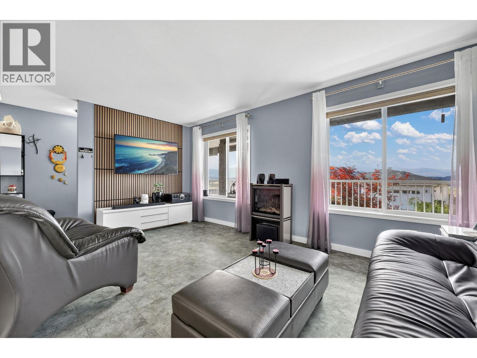 6400 Spencer Road Unit# 41, Kelowna, BC - Indoor Photo Showing Living Room