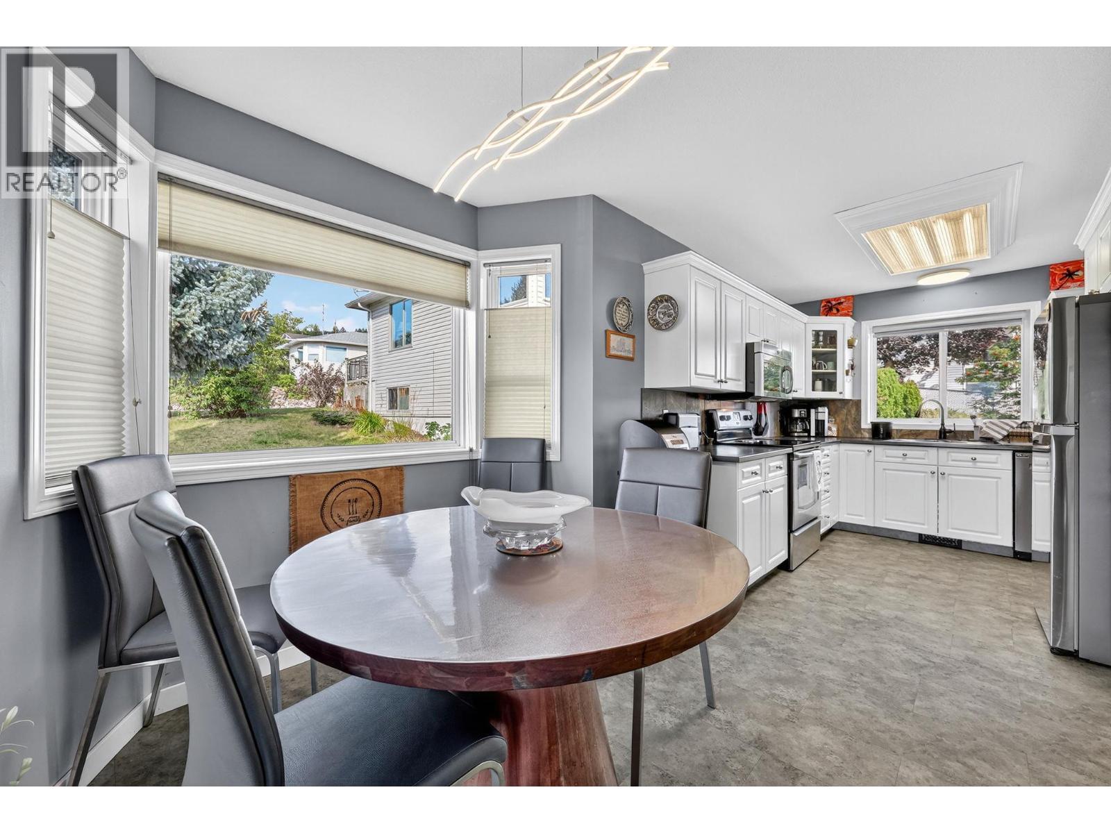 6400 Spencer Road Unit# 41, Kelowna, BC - Indoor Photo Showing Dining Room