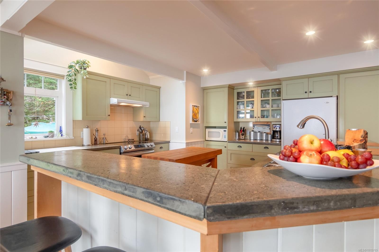 105 Island Park Dr, Galiano Island, BC