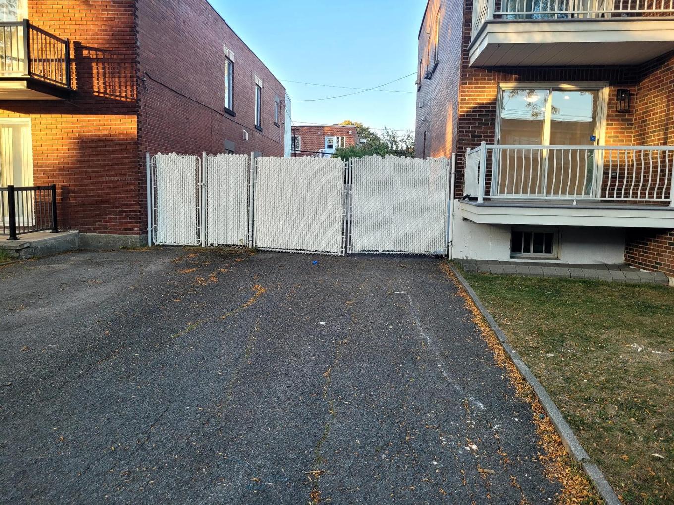 Parking - 1945 - 1949 Rue De Beaurivage, Montréal (Mercier/Hochelaga-Maisonneuve), QC - Outdoor