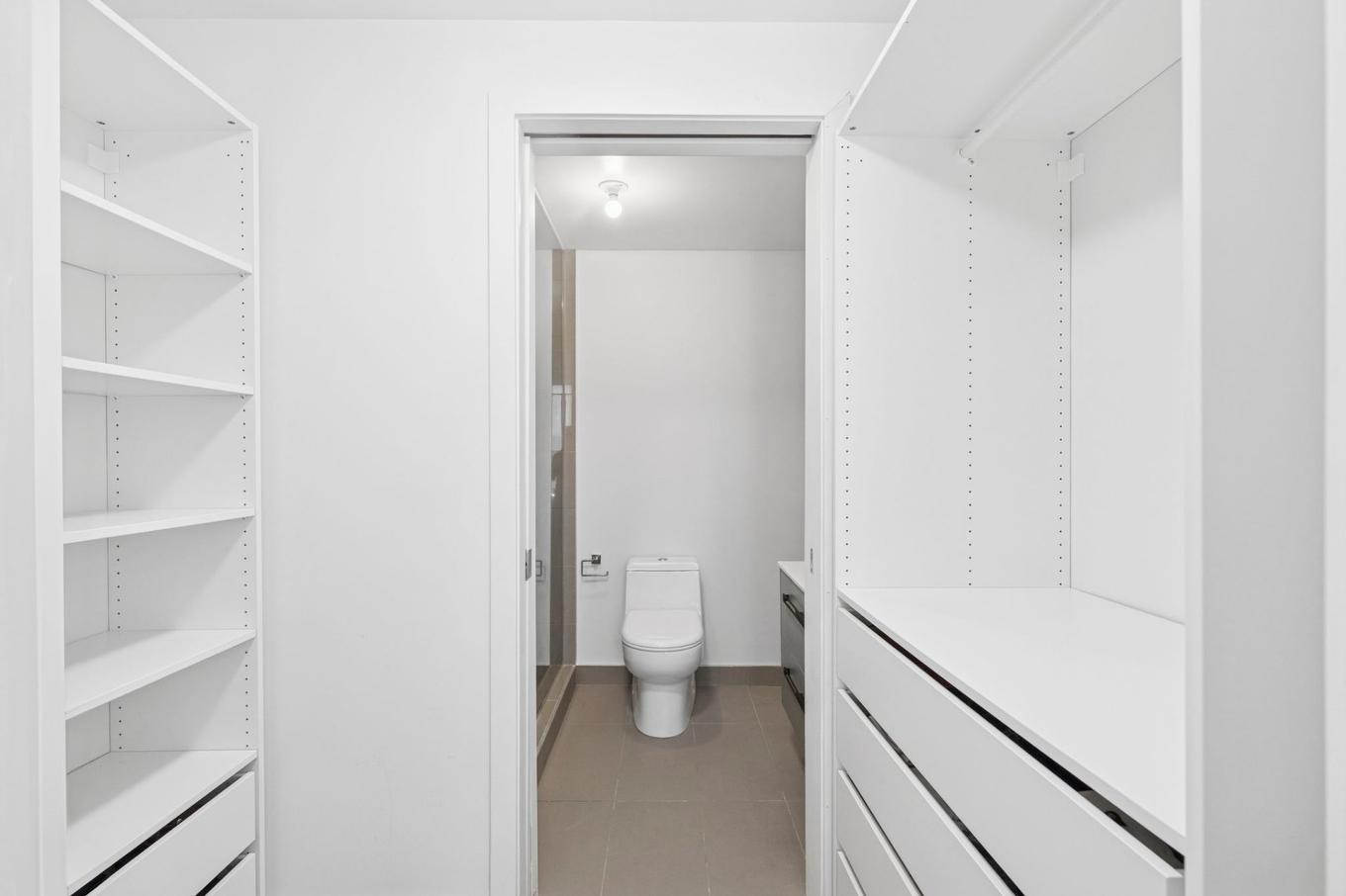 Penderie (Walk-in) - 1201-235 Rue Peel, Montréal (Le Sud-Ouest), QC - Indoor Photo Showing Other Room