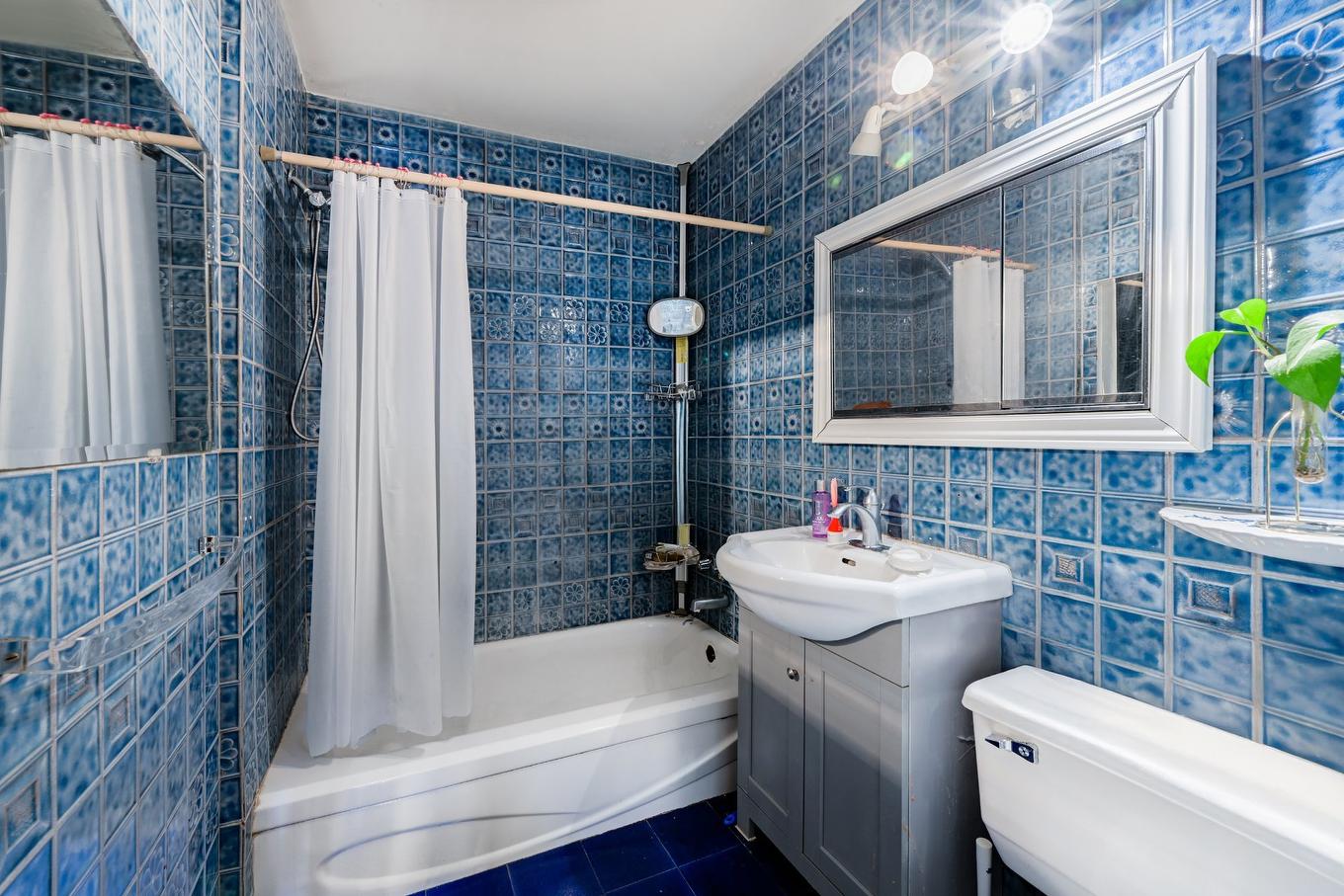 Salle de bains - 12210 Rue Jasmin, Montréal (Ahuntsic-Cartierville), QC - Indoor Photo Showing Bathroom