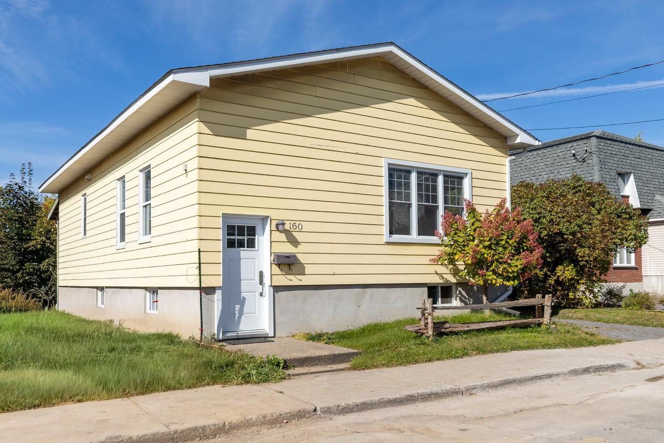 Façade - 160 Rue Larocque, Saint-Jean-Sur-Richelieu, QC - Outdoor