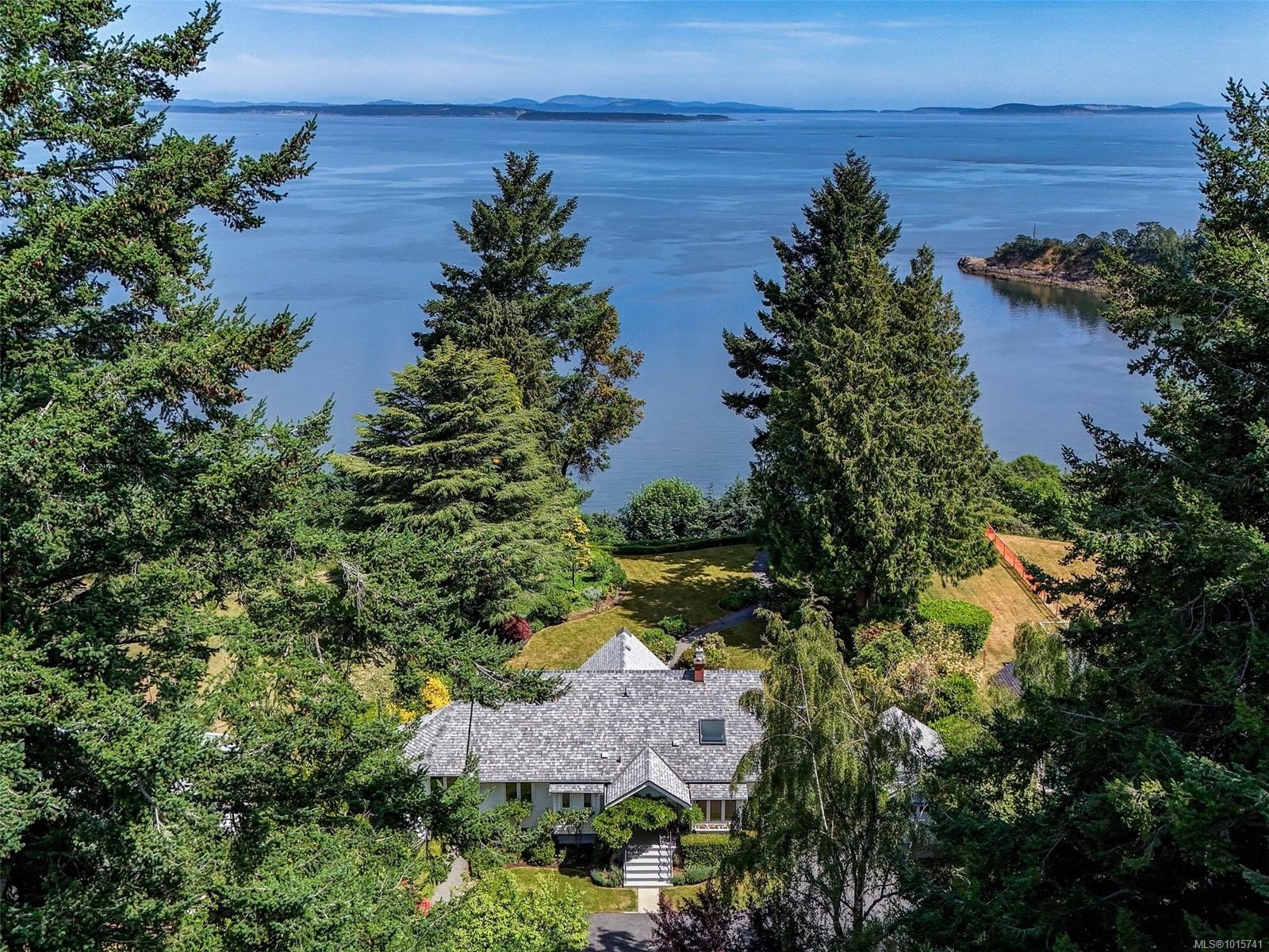 4590 Torquay Dr, Saanich, BC