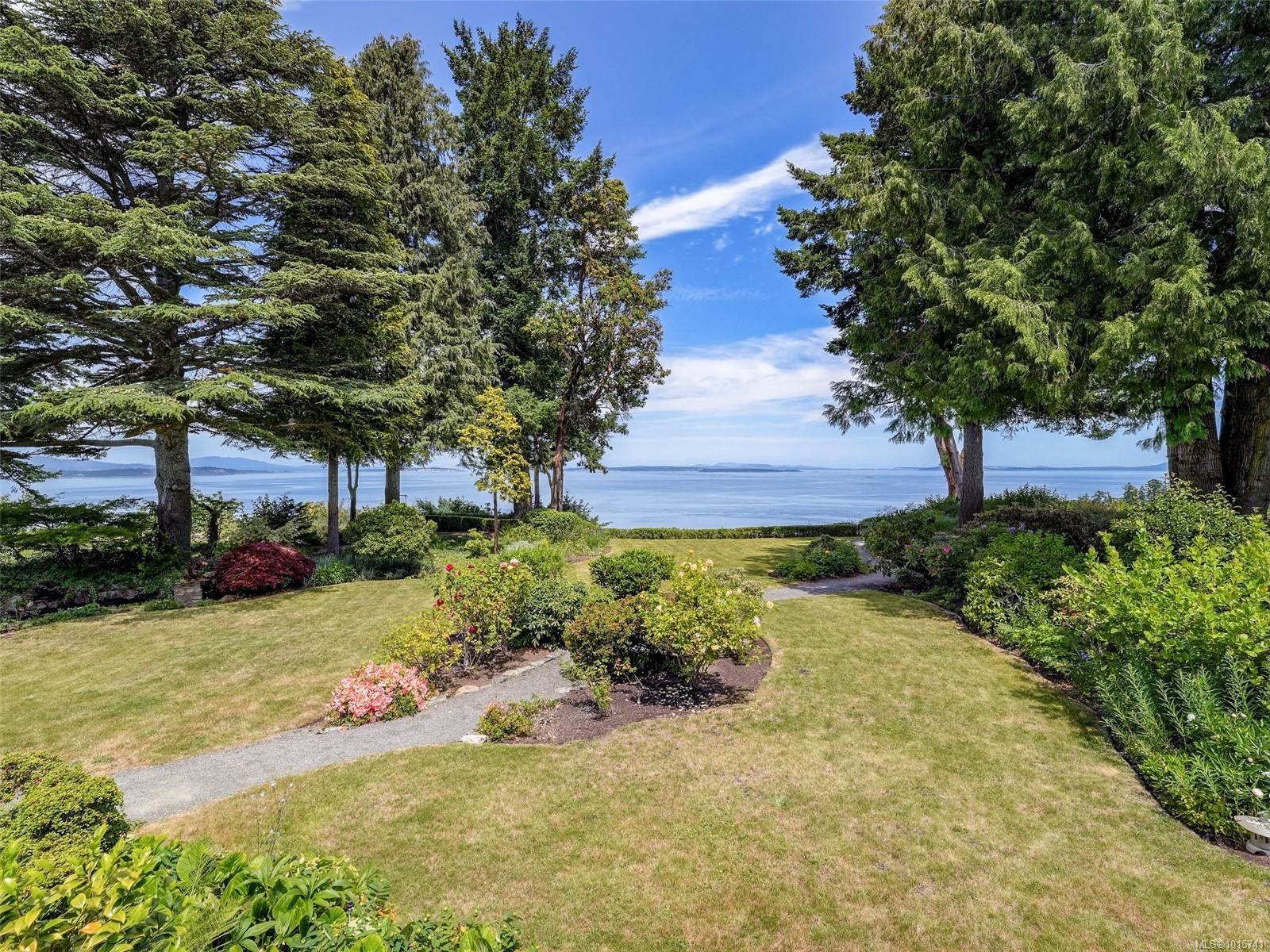 4590 Torquay Dr, Saanich, BC