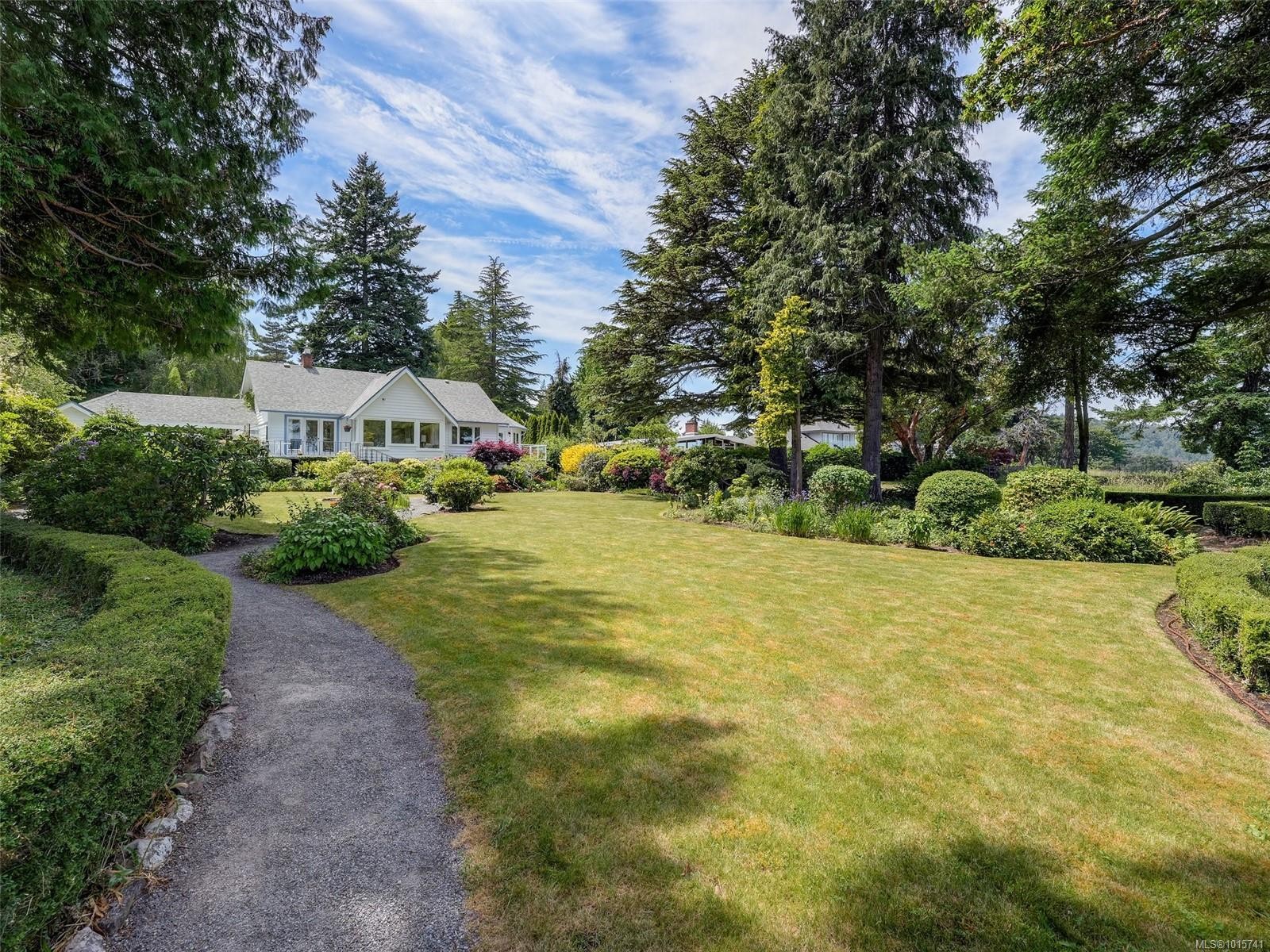 4590 Torquay Dr, Saanich, BC