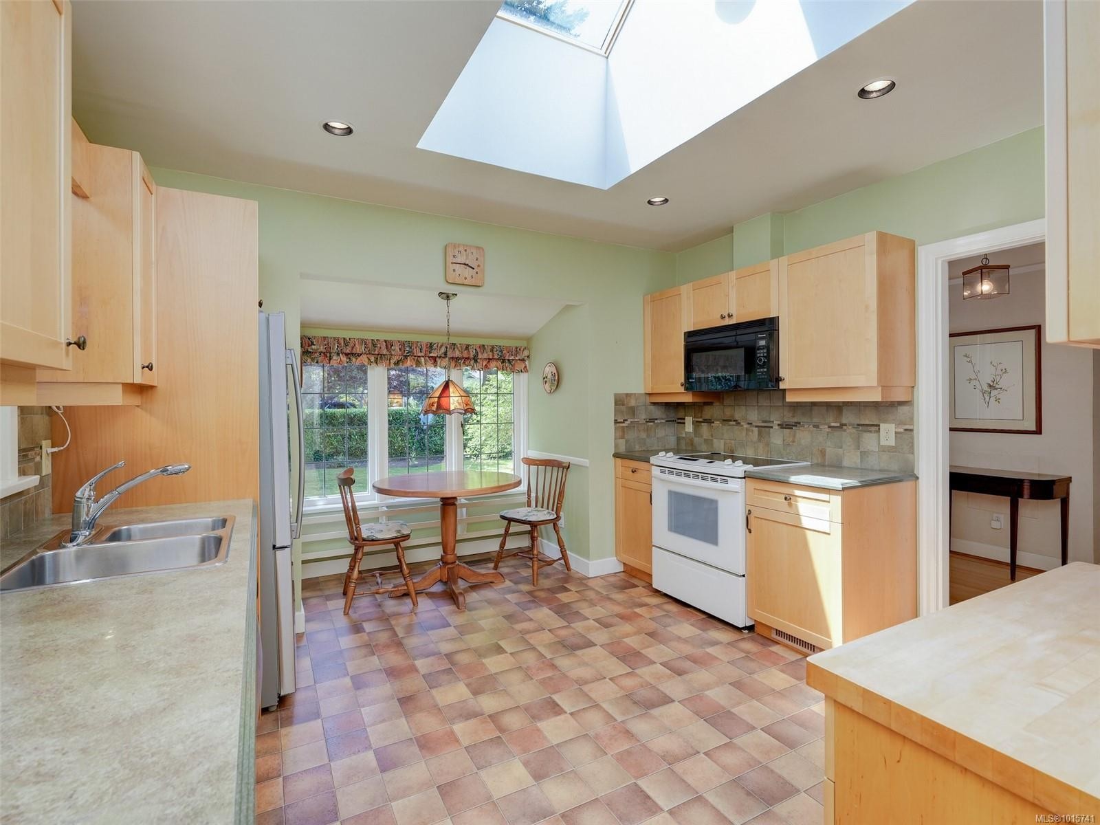 4590 Torquay Dr, Saanich, BC