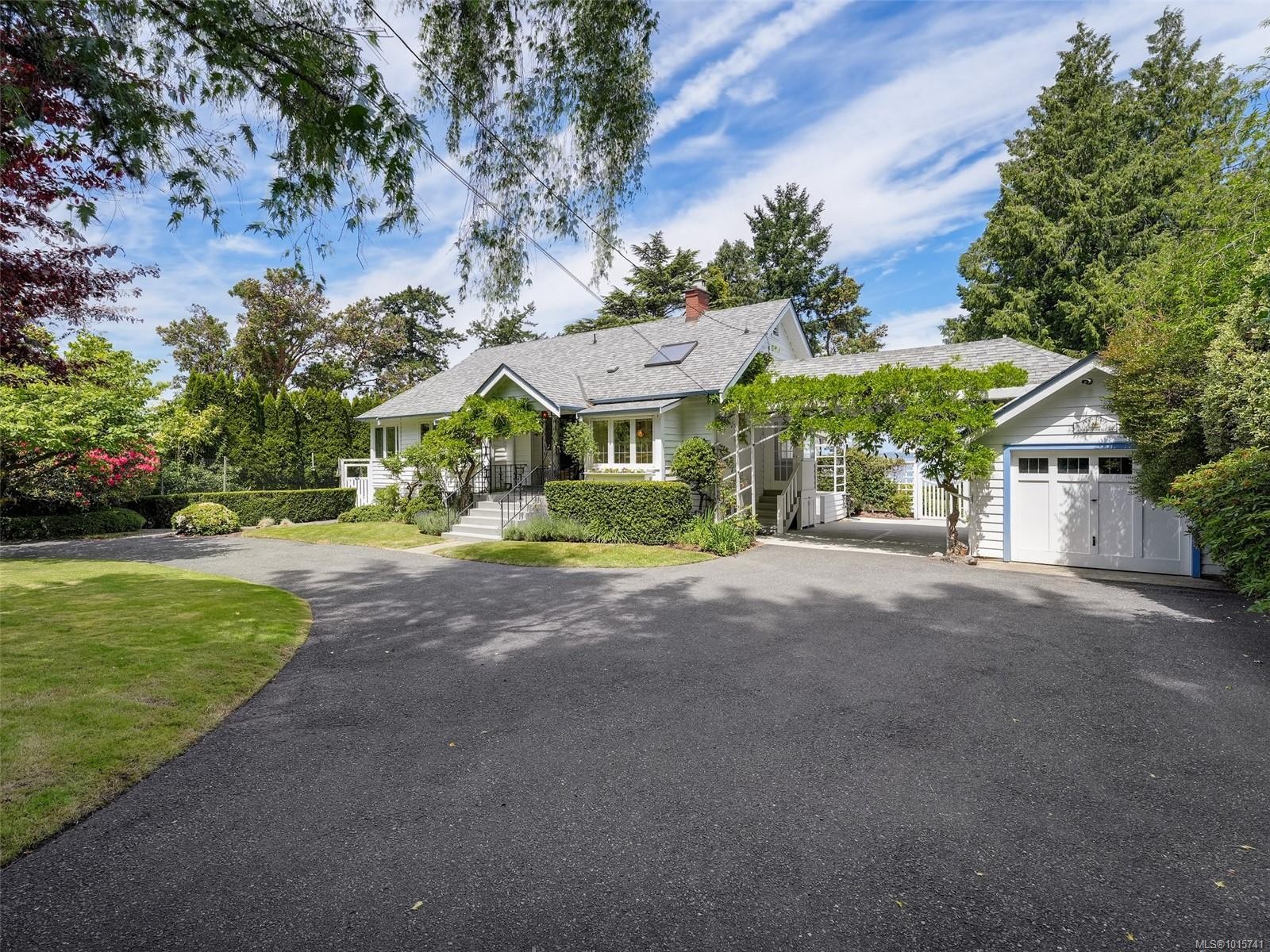 4590 Torquay Dr, Saanich, BC