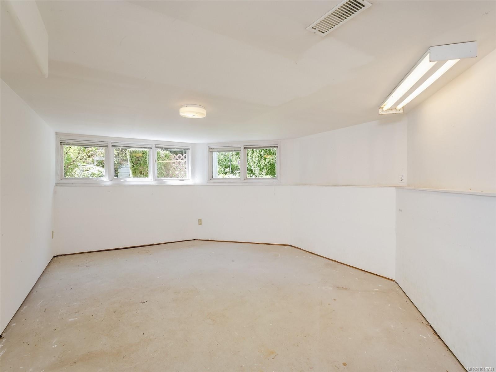 4590 Torquay Dr, Saanich, BC