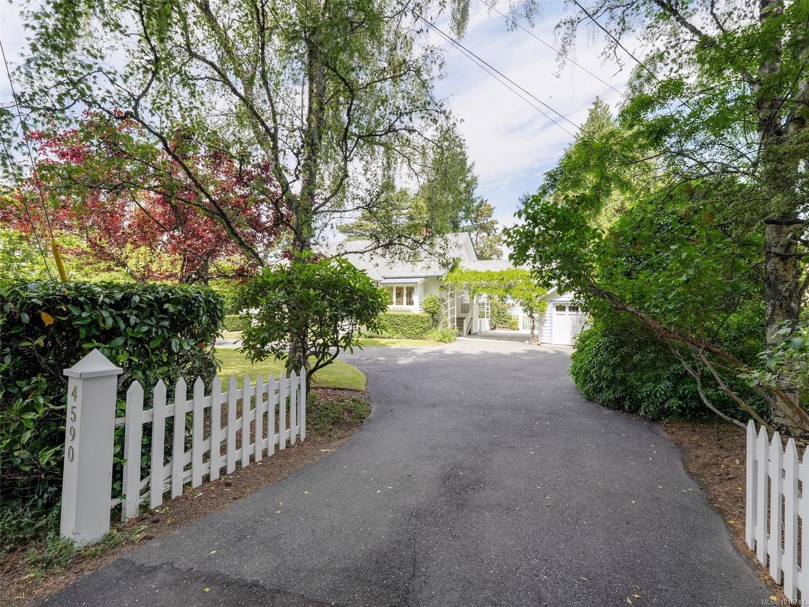 4590 Torquay Dr, Saanich, BC