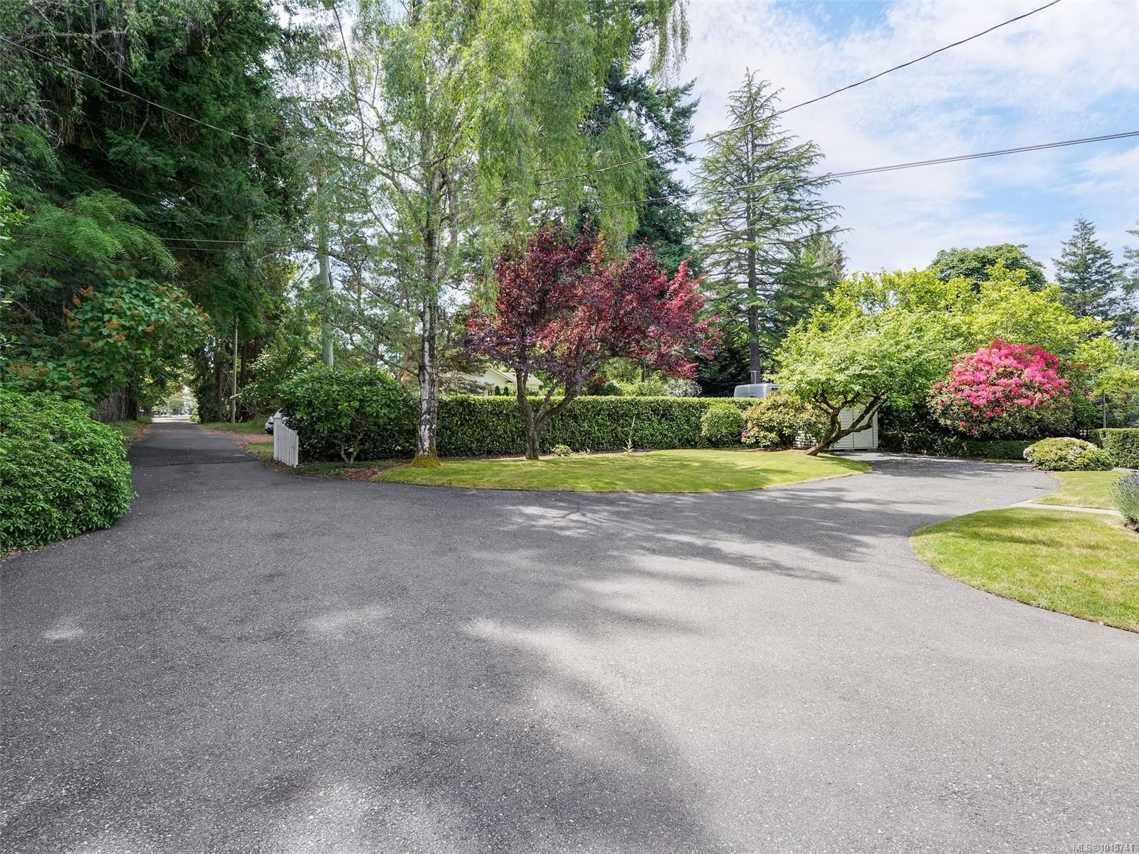 4590 Torquay Dr, Saanich, BC