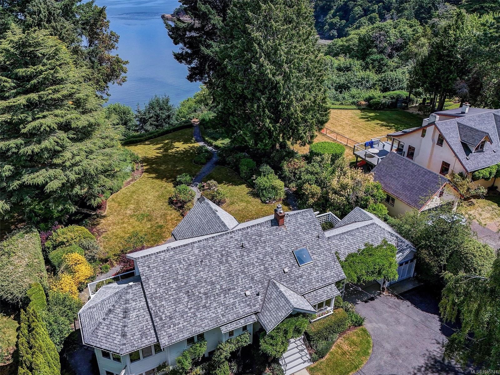 4590 Torquay Dr, Saanich, BC