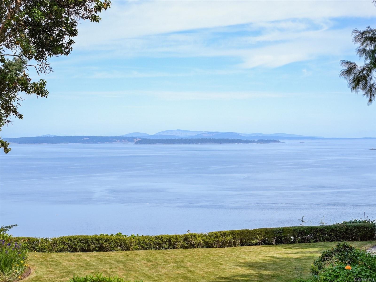 4590 Torquay Dr, Saanich, BC