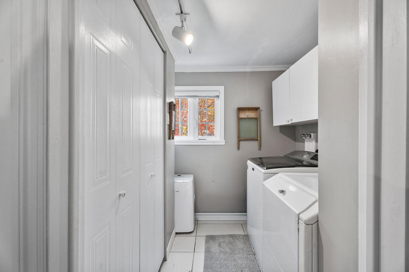 Laundry room - 510 Rue Desrochers O., Chertsey, QC - Indoor Photo Showing Laundry Room