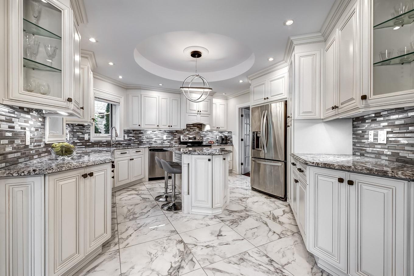 Cuisine - 425 Av. Des Crécerelles, Beaconsfield, QC - Indoor Photo Showing Kitchen With Upgraded Kitchen