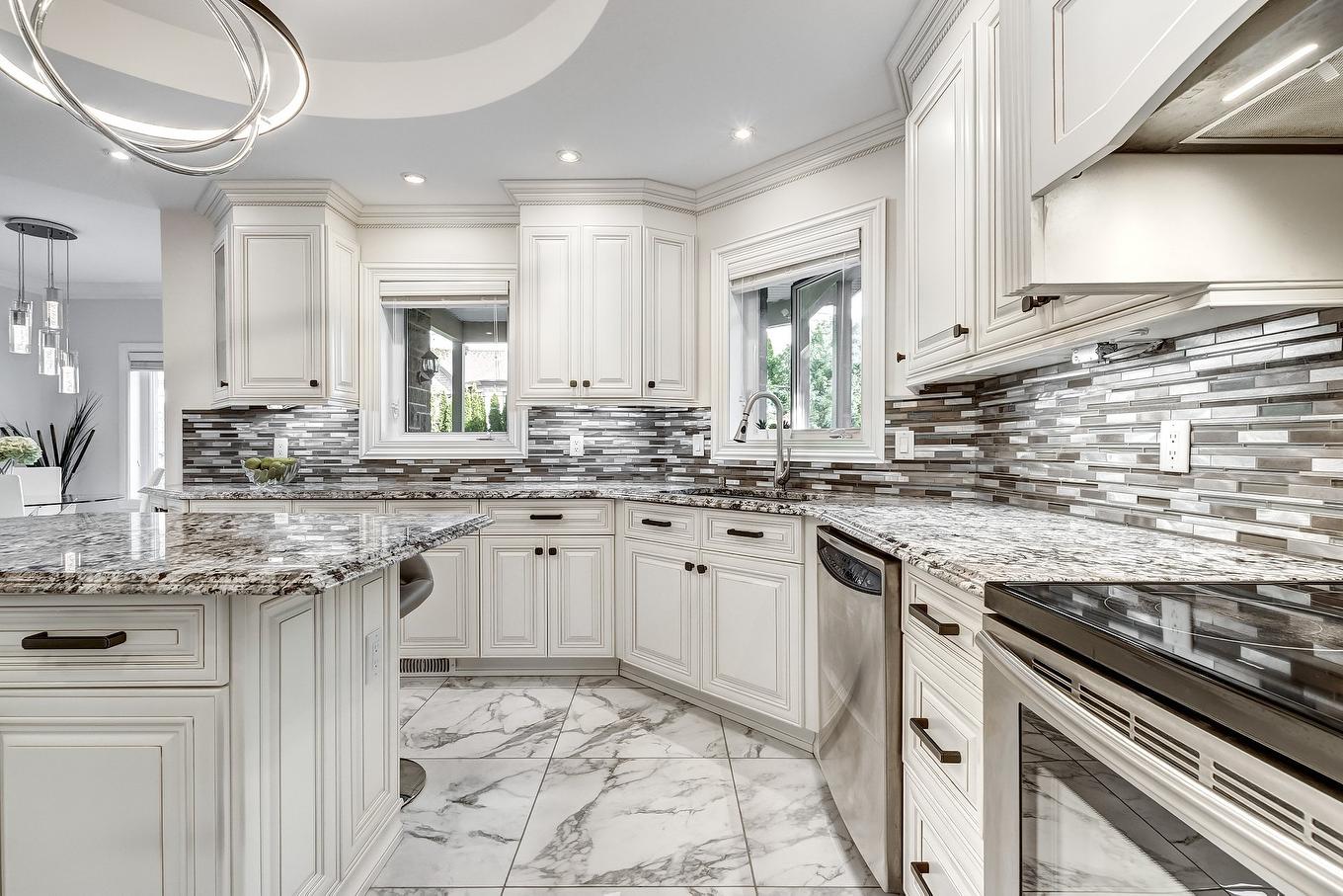 Cuisine - 425 Av. Des Crécerelles, Beaconsfield, QC - Indoor Photo Showing Kitchen With Upgraded Kitchen